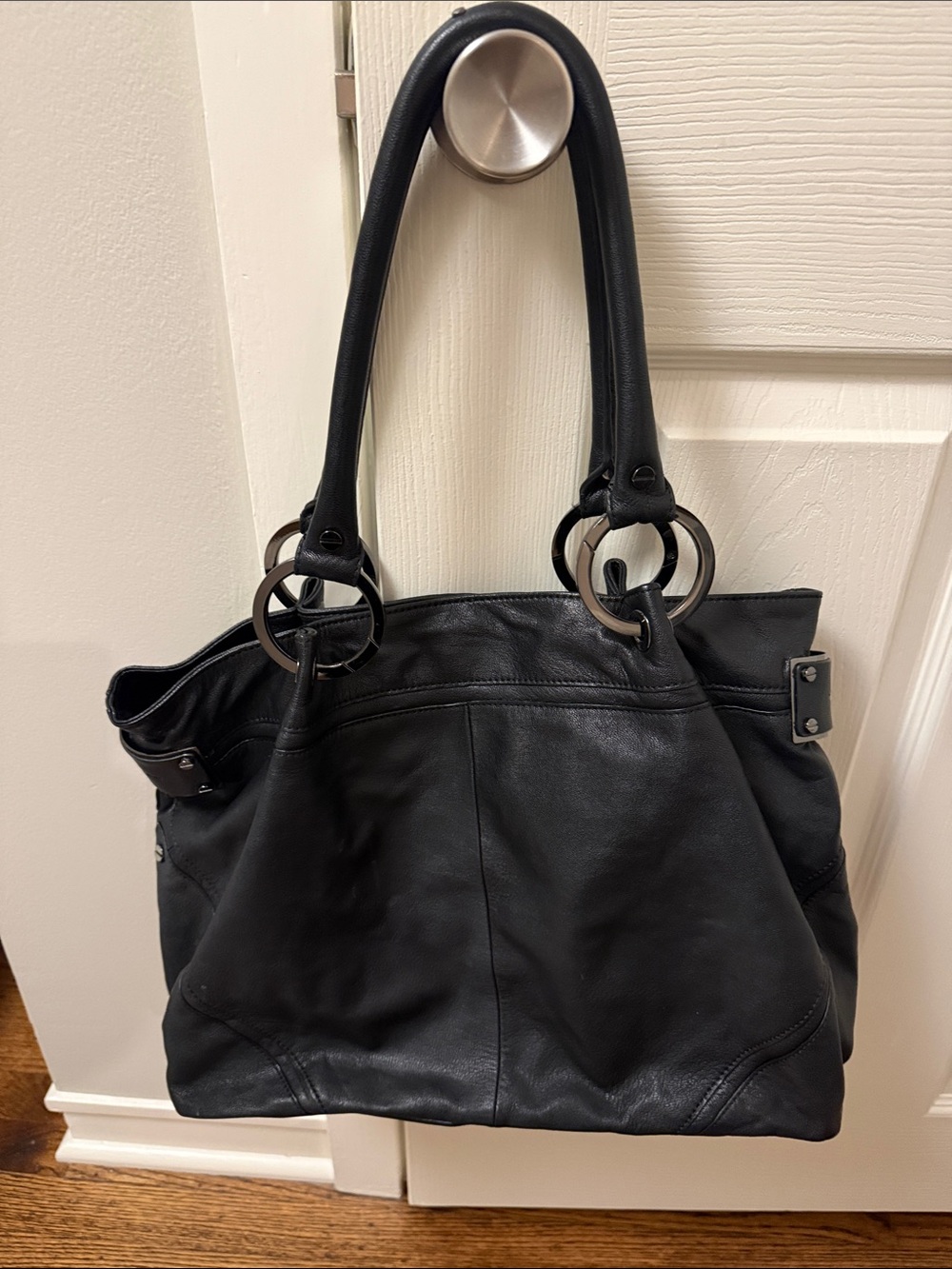 Kenneth Cole Black Leather Shoulder Bag with Ring Hardware